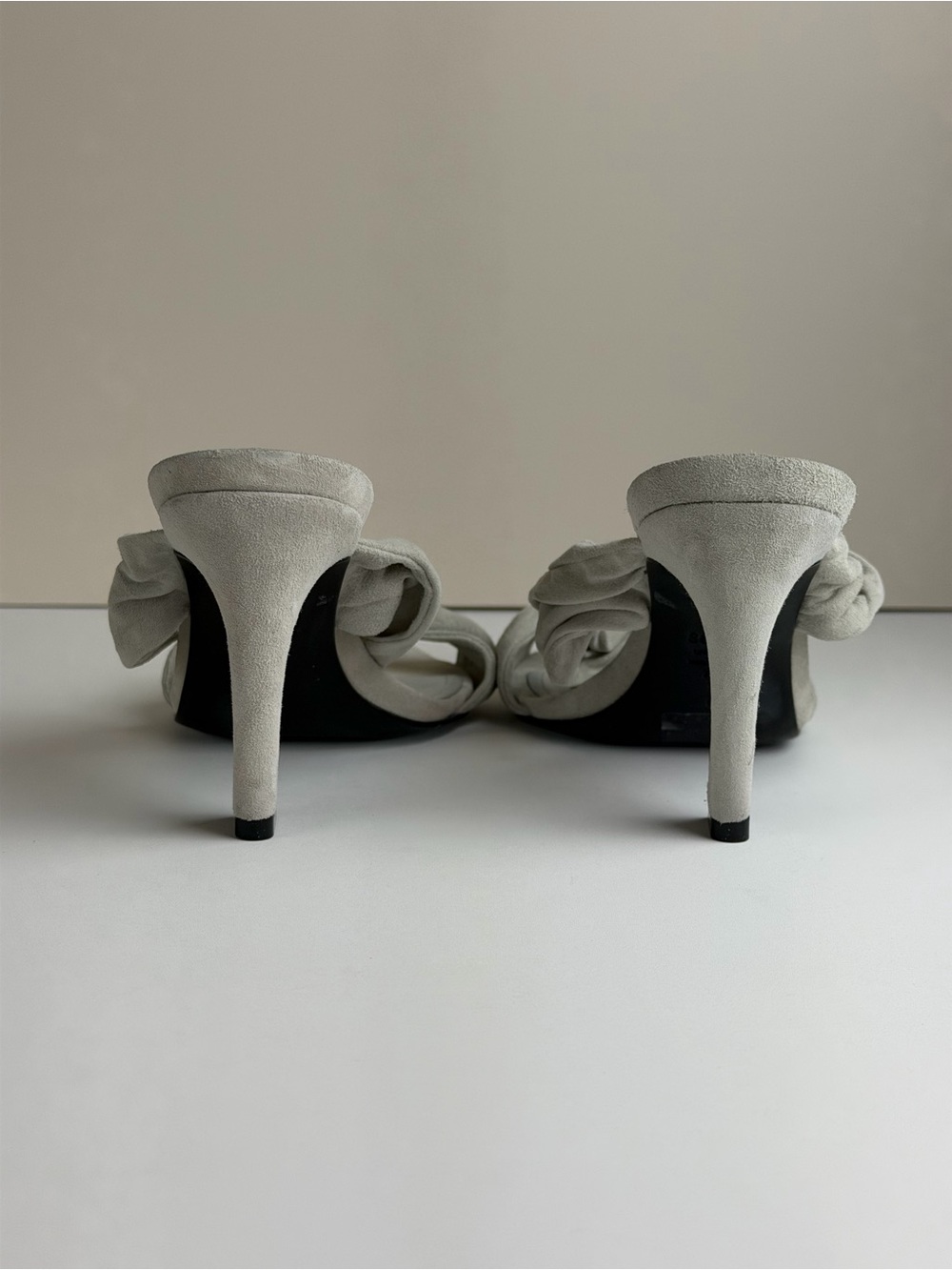 Schutz Meline Suede Knotted Mule Heels Light Gray Pointed Toe Sandals Size 7.5 - Picture 4 of 10